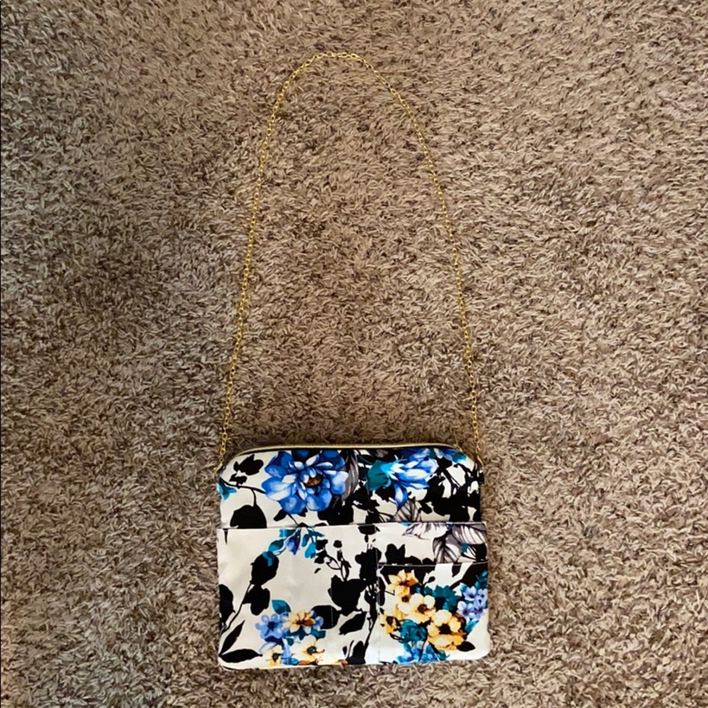 RARE Jaanuu nursing bag